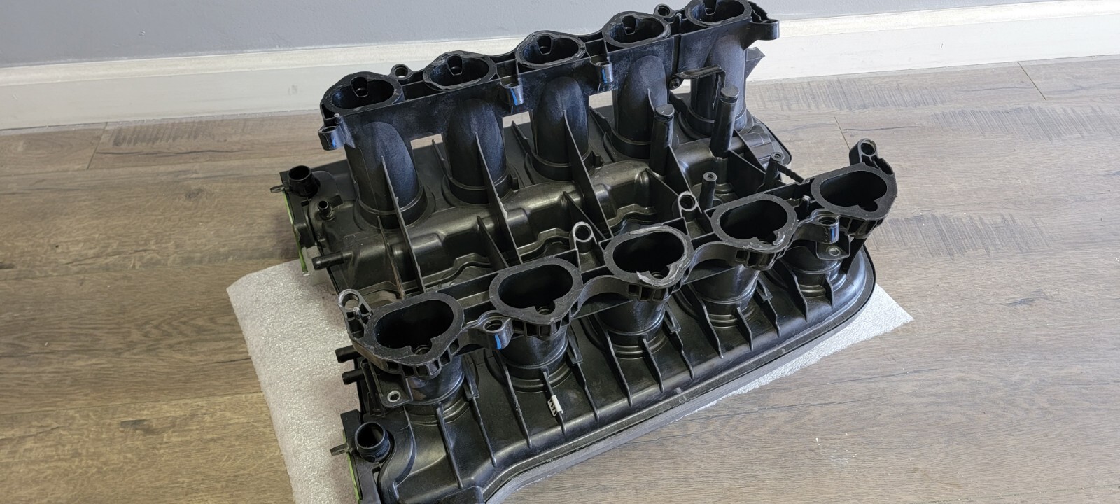 AUDI R8 V10 AIR INTAKE MANIFOLD OEM 07l133185AD 07l133185AC