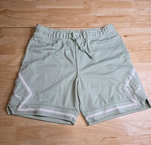 Nike Air Jordan Essentials Size Medium Diamond Mesh Basketball Shorts DM1367-017