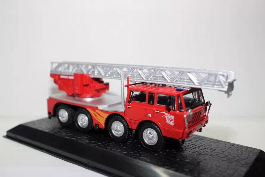 Огненно-красный Atlas 1:72 Magirus DL 44 Tatra 813 8x8 - Изображение 3 из 4