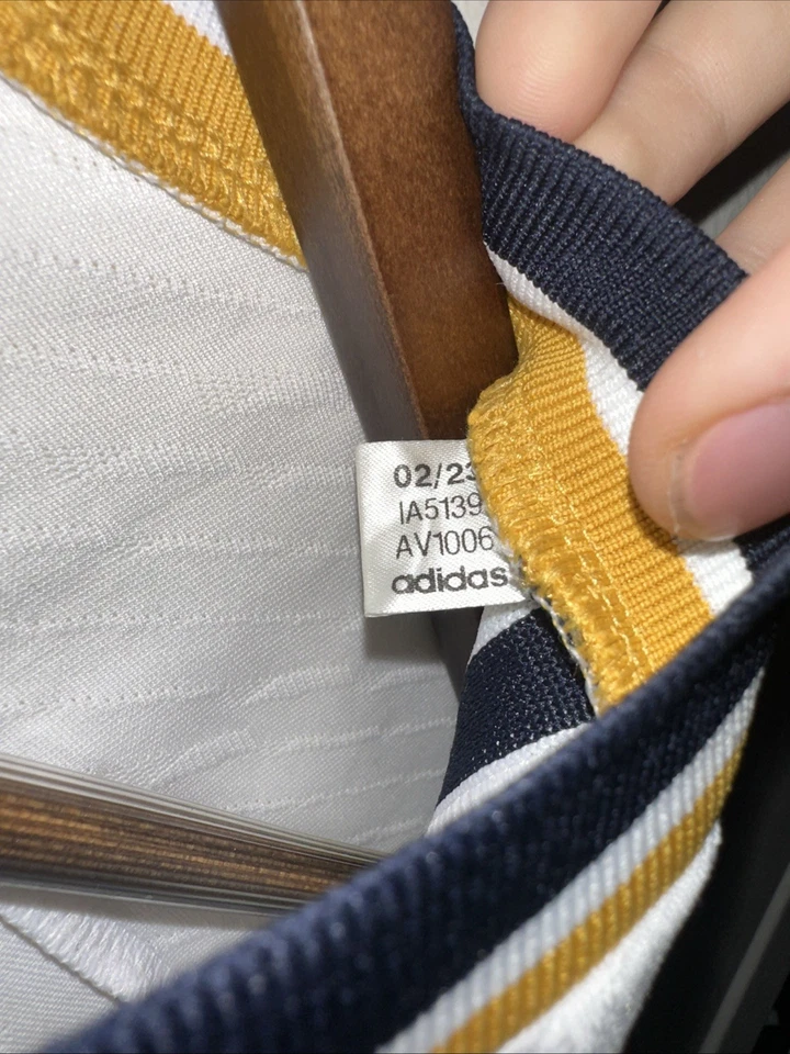 adidas Real Madrid 23/24 Home Jersey Authentic, Size Medium , #5 Jude Bellingham - Image 2 of 4