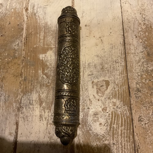 Vintage Roll-/Pergamenthalter, geprägter silberner (farbiger) Metallzylinder