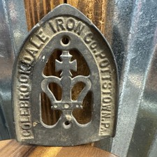 Vintage Colebrookdale Iron Co Ornate 6” Cast Iron Holder Trivet USA Made