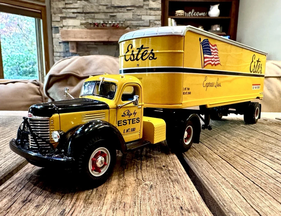 ESTES EXPRESS LINES 1942 WAR BONDS TRUCK BY FIRST GEAR - Image 2 of 4