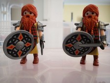 2 Playmobilfiguren Wikinger mit Zubehör / Schottenrock
