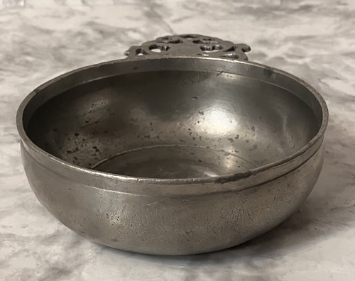 Vintage Hampshire Pewter Porringer Bowl w/ Ornate Handle, 4.25” — Colonial Style - Picture 2 of 17
