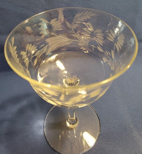 Vintage Etched Champagne Glass Floral Design Clear Stem Ware Wedding 6" X 3.25" - Picture 2 of 4