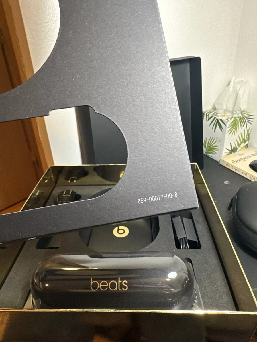 Beats by Dr Dre - 新品未使用 Beats Pill2.0 Gloss gold Beats by Dr. Dre Pill 2.0 Portable Speaker and Beats Studio