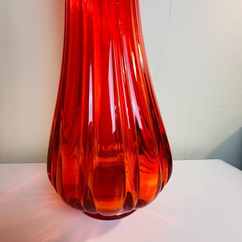 Vintage LE Smith Persimmon Swung Stretch Vase Glows Ribbed Column MCM 20.5 in - Picture 2 of 10