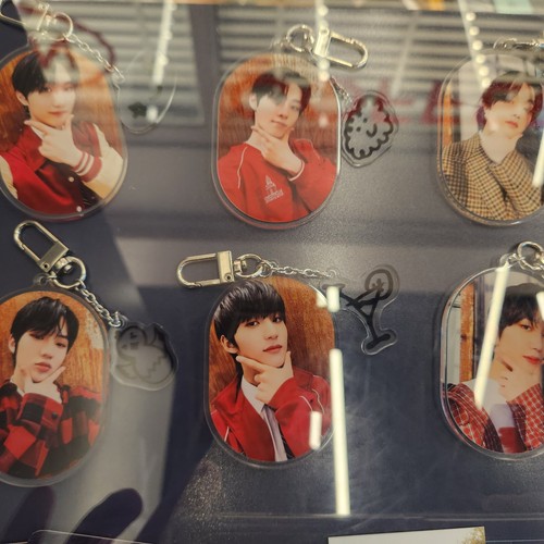 TNX ACRYLIC KEYRING THE 1ST ANNIVERSARY COLLABO CAFE Soundwave - 第 1/13 張圖片