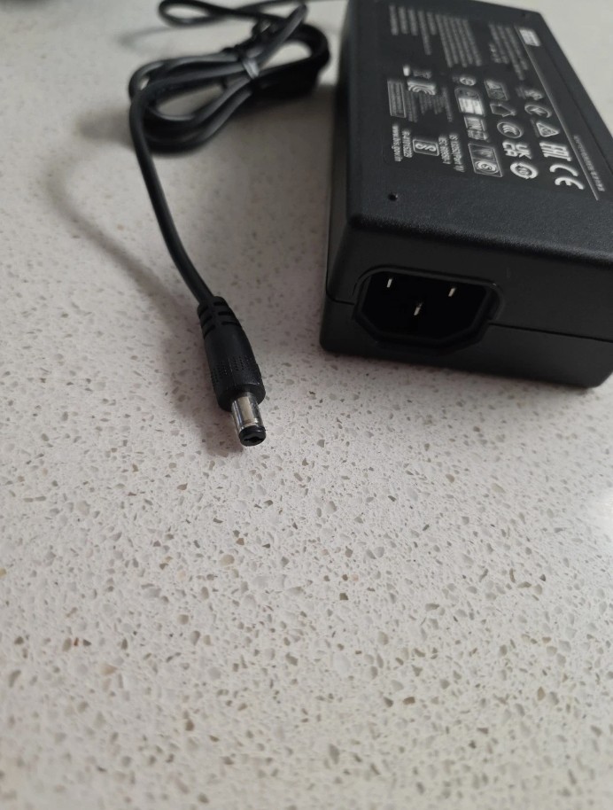 New Original OEM Hikvision 8ch CCTV Recorder PoE NVR DS-7608NI-K1