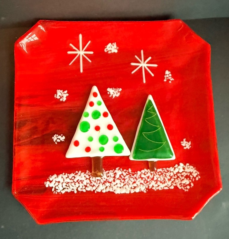 CHARMING! Fused Glass Christmas Tree Holiday Plate, Red, Green, & White