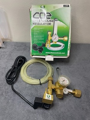 Titan Controls CO2 Regulator 702710