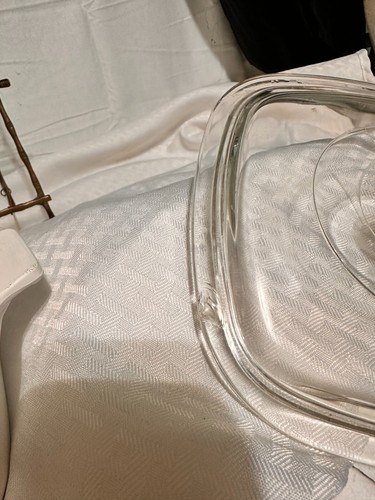 1 1/2 Qt Corning Wear Baking Dish w/ Handles and Glass Lid Small Chip on lid - Picture 2 of 8