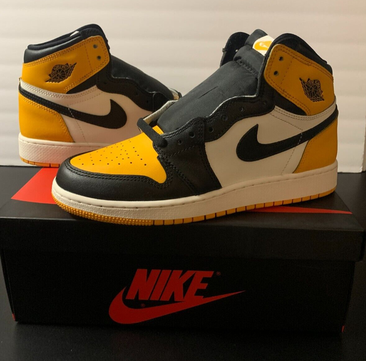 Size 7Y (GS) Air Jordan 1 Retro High OG Taxi - Black - Yellow (575441-711)