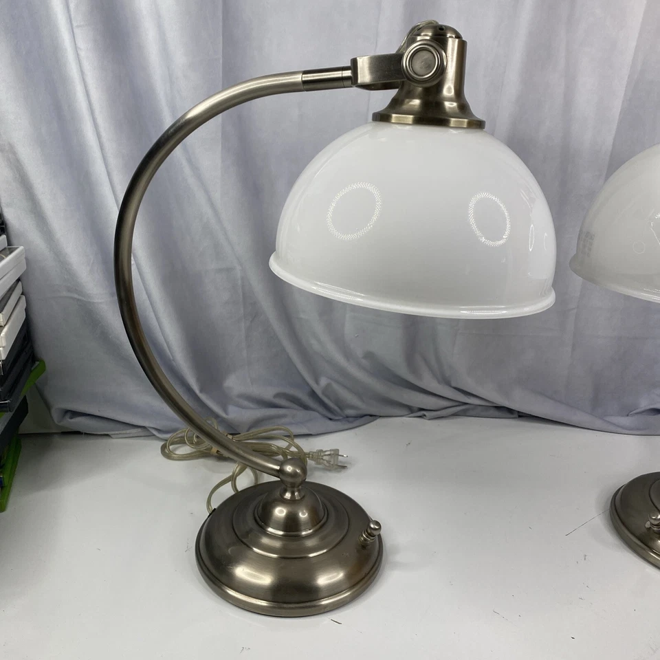 2 Lámparas de Escritorio Moderna Industrial Pottery Barn Pantalla de Vidrio Leche Helmut Retro Foto 3 de 4