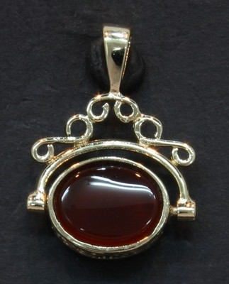 9 Karat Gelbgold Kornel & Onyx Set Twist Anhänger (80.25.709)
