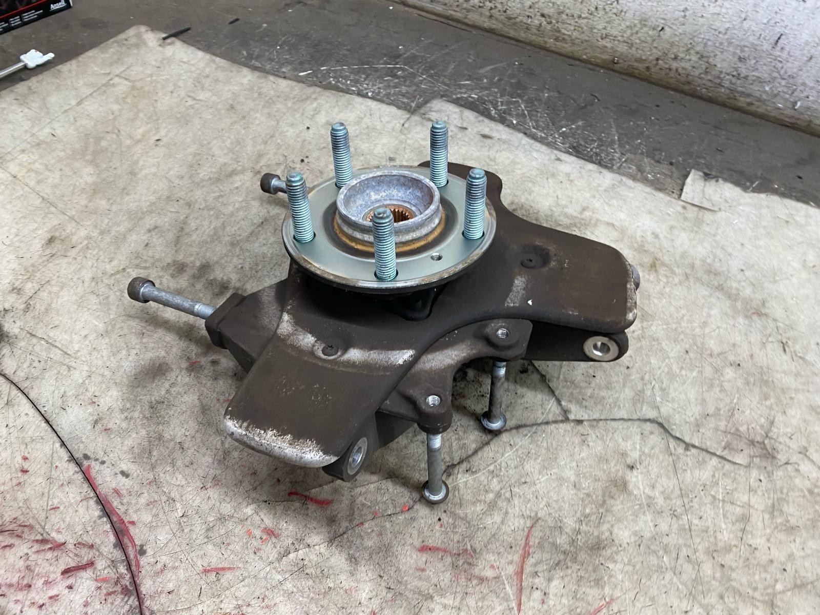 2015 ASTON MARTIN RAPIDE RIGHT REAR SPINDLE KNUCKLE WHEEL BEARING HUB *55K MILES