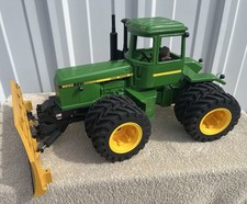 1/16 John Deere Custom Tractor