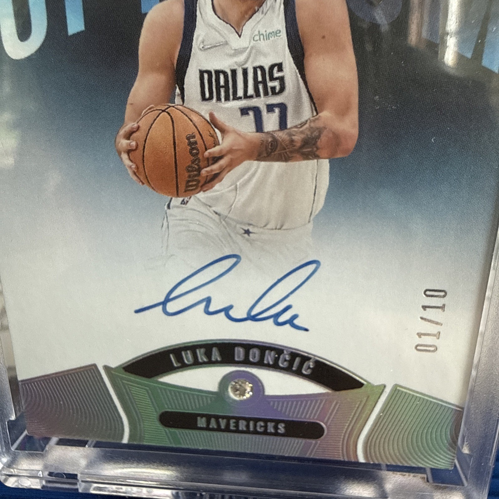 2021-22 Panini Eminence Optimum Luka Doncic Auto Diamond 10/10 ODA-LUD view 2