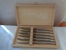 6 COUTEAUX DE TABLE NEUFS, LE THIERS PAR LE PARAPLUIE DANS LEUR COFFRET EN BOIS
