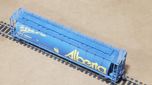 Intermountain HO Alberta (ALPX) CP 59' Cylindrical Grain Hopper Car - Weathered - Picture 11 of 15