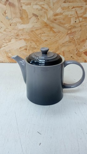 Le Creuset Grand Teapot, Enamelled stoneware, 1.3 litres, Serves 4 cups - Flint - Picture 11 of 15