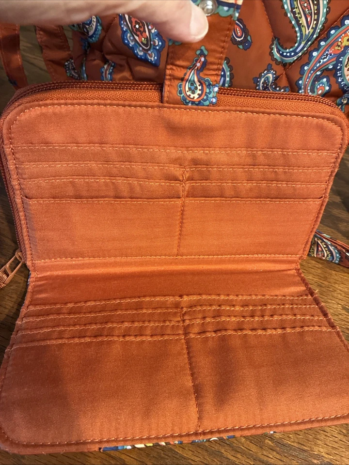 Vera Bradley 女式 Outlet 超轻斜挎包(Manor Paisley)和钱包套装 — 第 3/4 张图片