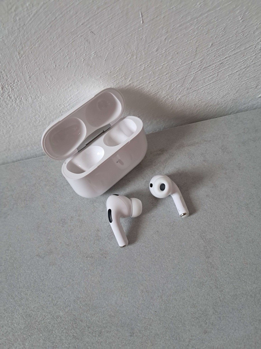 Apple AirPods Pro 2nd Generation with MagSafe Wireless Charging