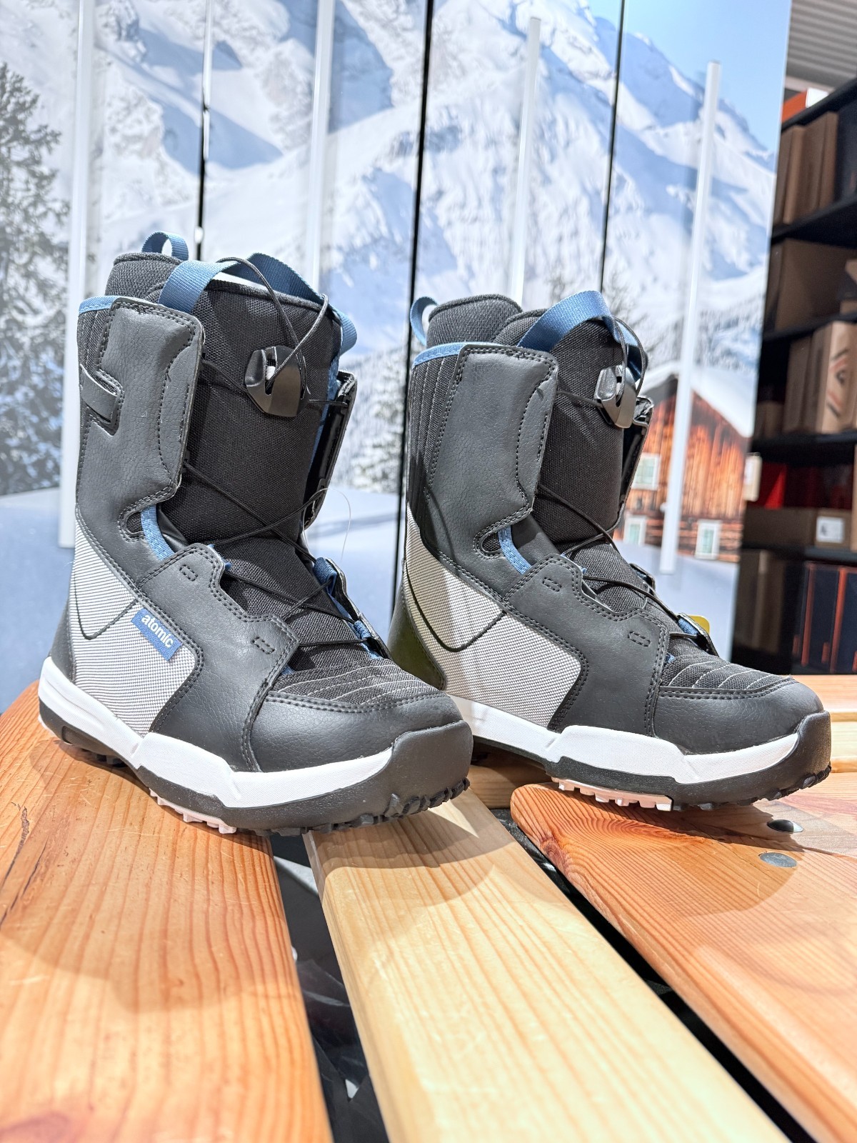 ATOMIC Junior Snowboardboots – EU 35 / Mondopoint 22.0 – Kinder – Neu