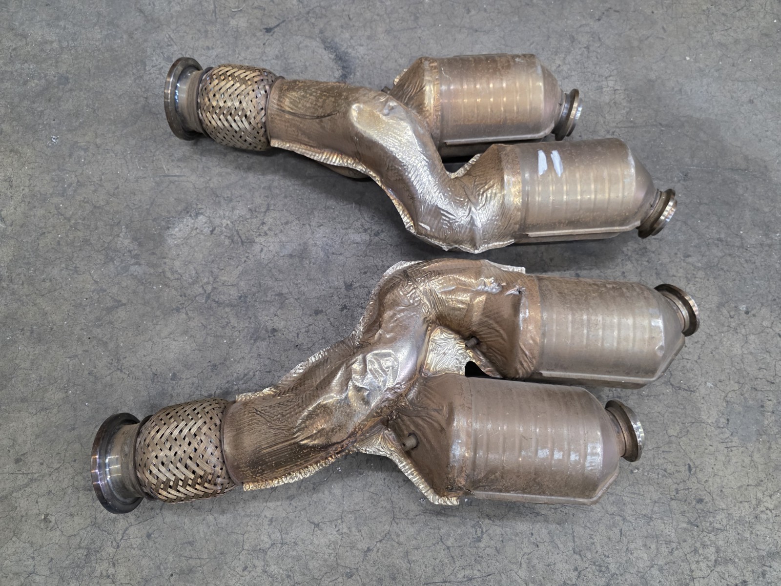 LAMBORGHINI AVENTADOR EXHAUST CATALYTIC CONVERTERS OEM 07M131778B 07M131777B