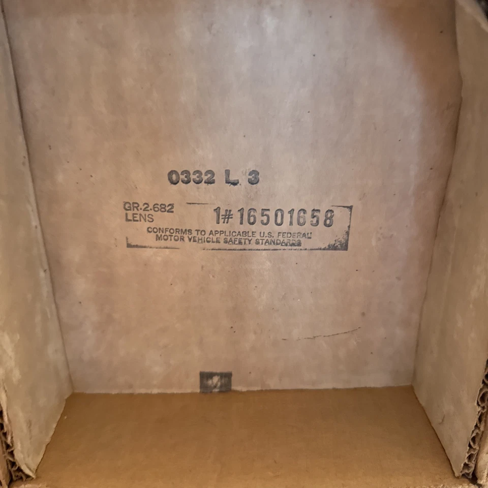 NOS 1984 PONTIAC 6000 STE INNER TAILAMP RED LENSE 16501658 - Imagem 2 de 2