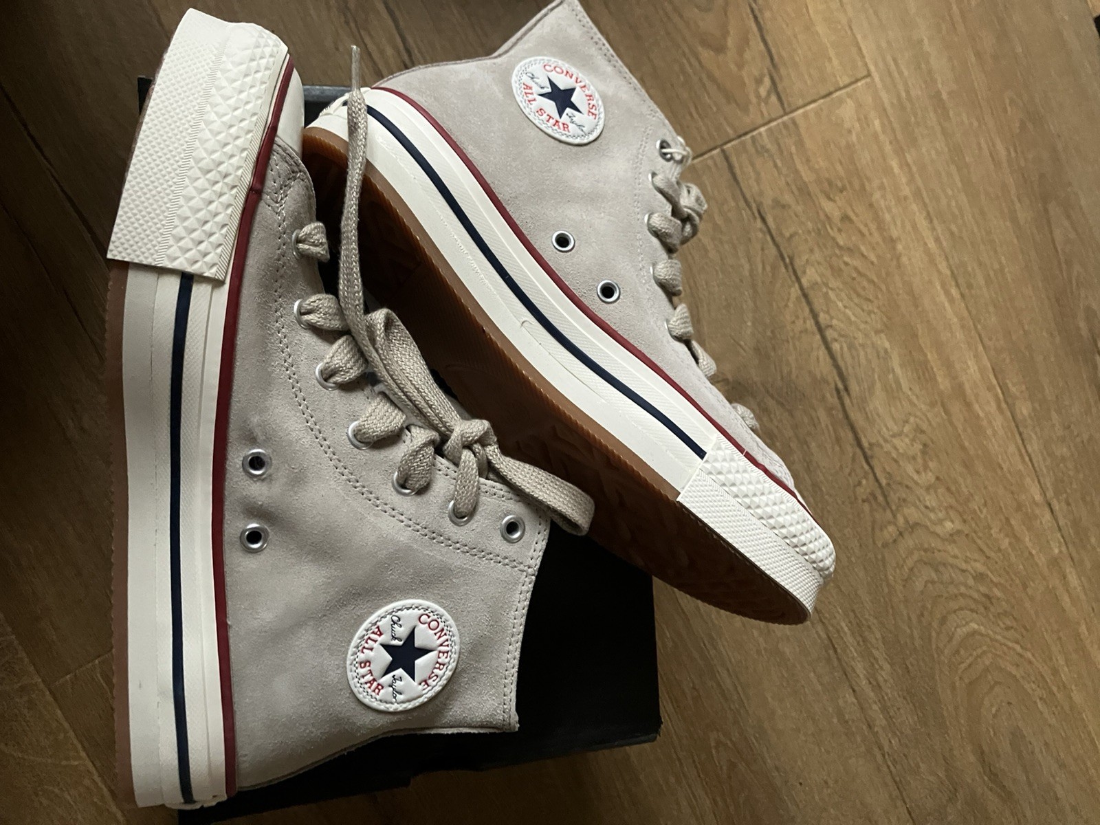 Zapatillas altas Converse All Star de gamuza para mujeres niñas mayores talla 4,5 en caja nuevas
