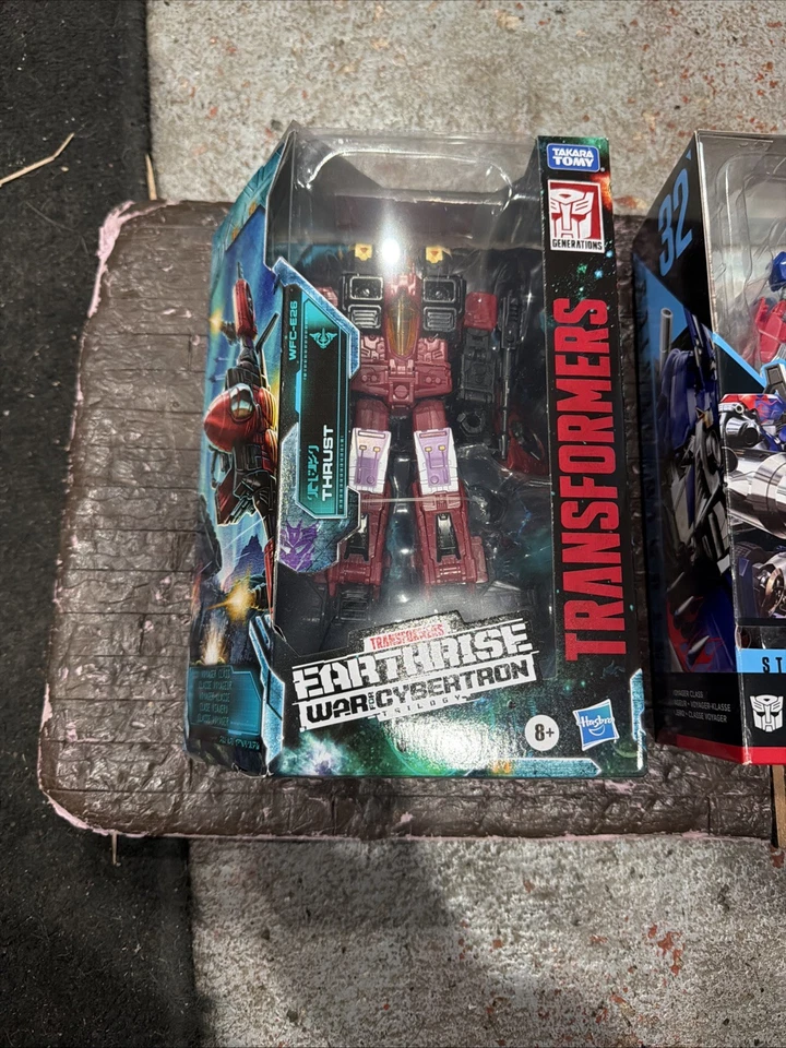 Hasbro Transformers Earthrise War for Cybertron Thrust / 2 Pack - Image 2 of 4