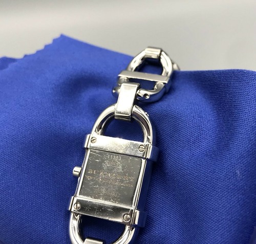 Reloj pulsera Burberry para mujer hecho en Suiza de acero inoxidable cadena BU4950 - Imagen 7 de 12