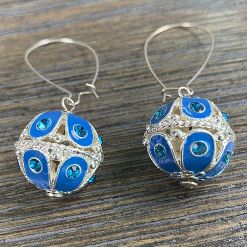 Blau und silberfarben Cloisonne Emaille hängende Tropfenkugel Ohrringe - Bild 3 von 4