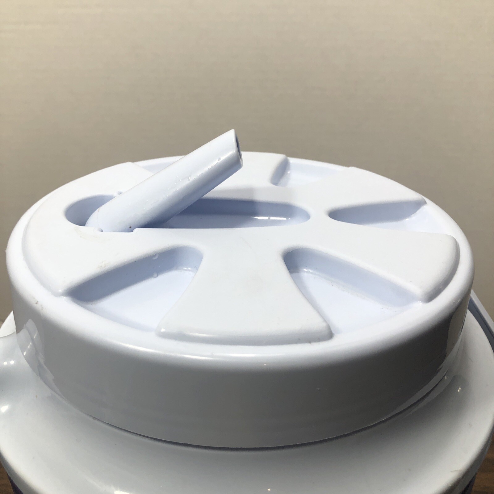 Genuine Rubbermaid Plastic 1 Gallon Outdoor Water Jug Cooler *RARE PURPLE* 156A