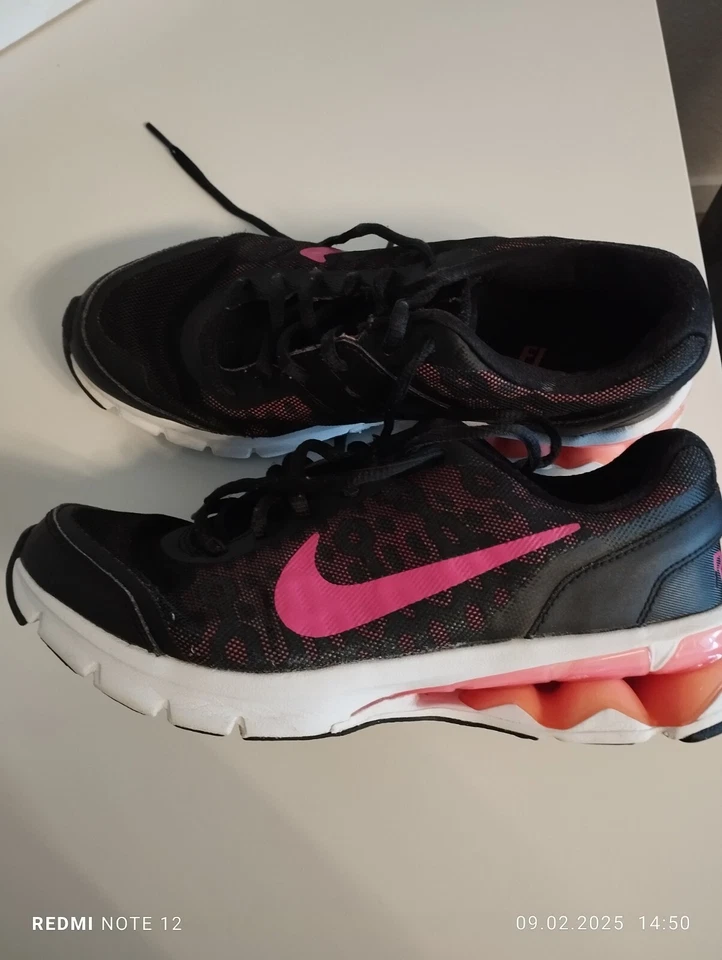 Schuhe Sneaker Nike Damen Gr. 37.5, schwarz/pink - Bild 2 von 4