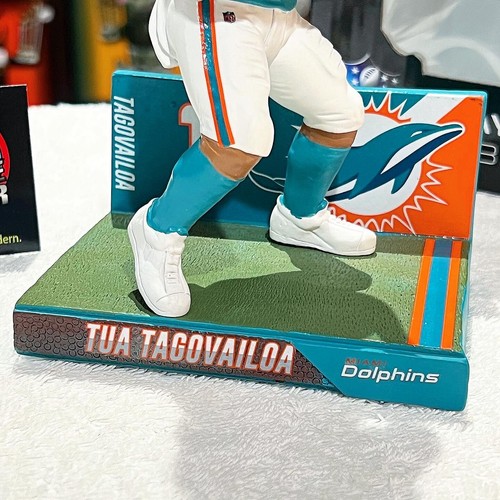 TUA TAGOVAILOA Miami Dolphins “Big Ticket” Exclusive NFL Bobblehead - Picture 3 of 7