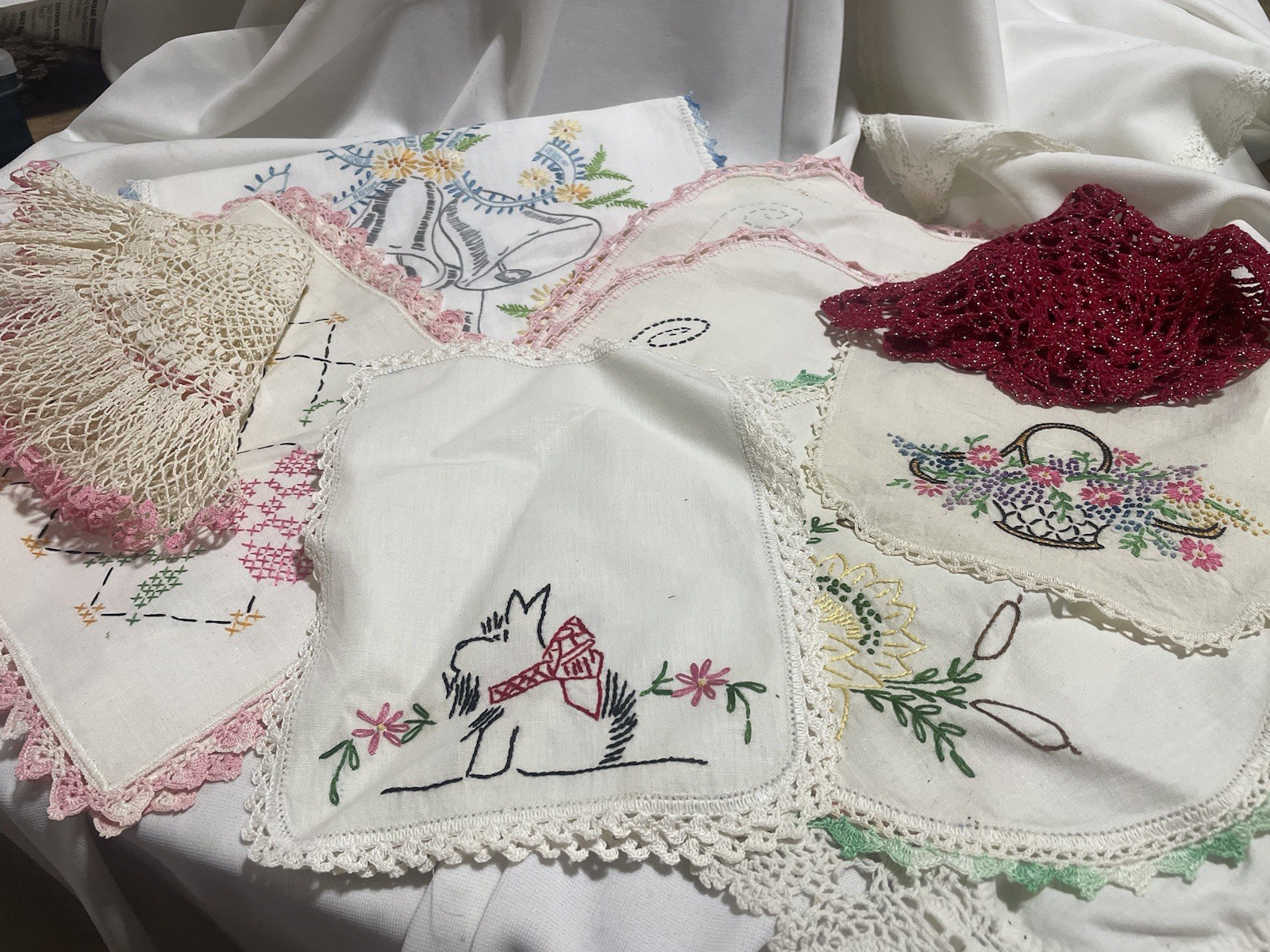 Vintage Linens Doilies Dresser Scarves Runners Estate Lot of 13 Plus 4 Cutters