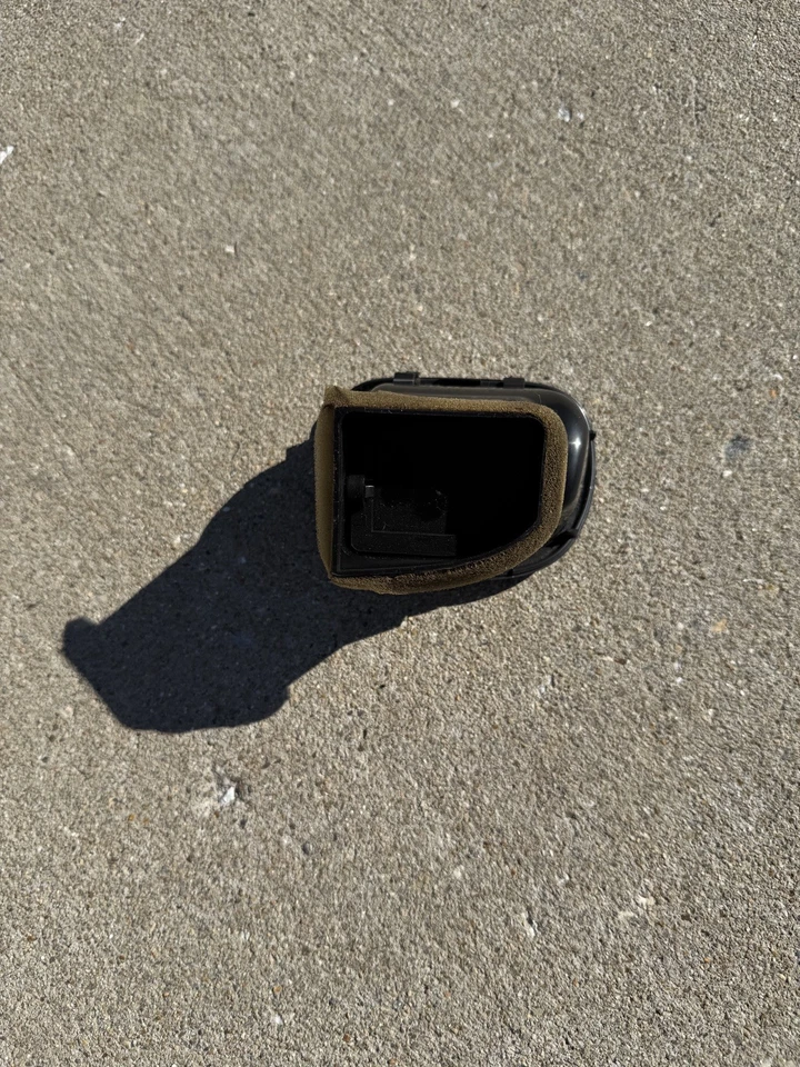 Fabricante de equipos originales 2001-2003 Mazda Protege5 Protege 5 pasajero derecho conducto de ventilación de aire Foto 3 de 4