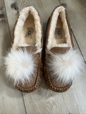 Ugg Womens Dakota Pom Pom Slide On Moccasins Slippers Chestnut Size 7