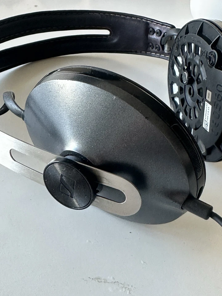 Sennheiser - Momentum 2.0 Wireless - Bluetooth - Headphones Only, No Earpads - Image 3 of 4