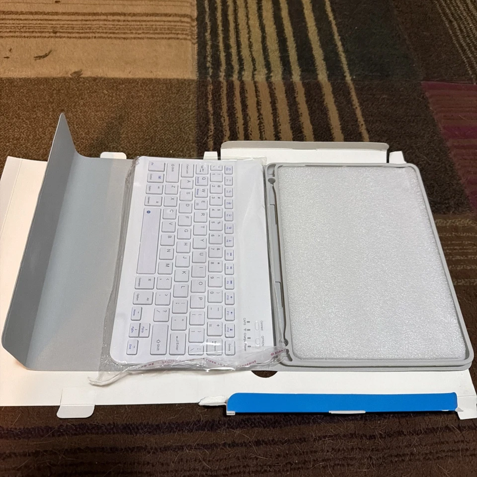 Smart Keyboard Case For iPad 10th Gen - Image 2 of 2