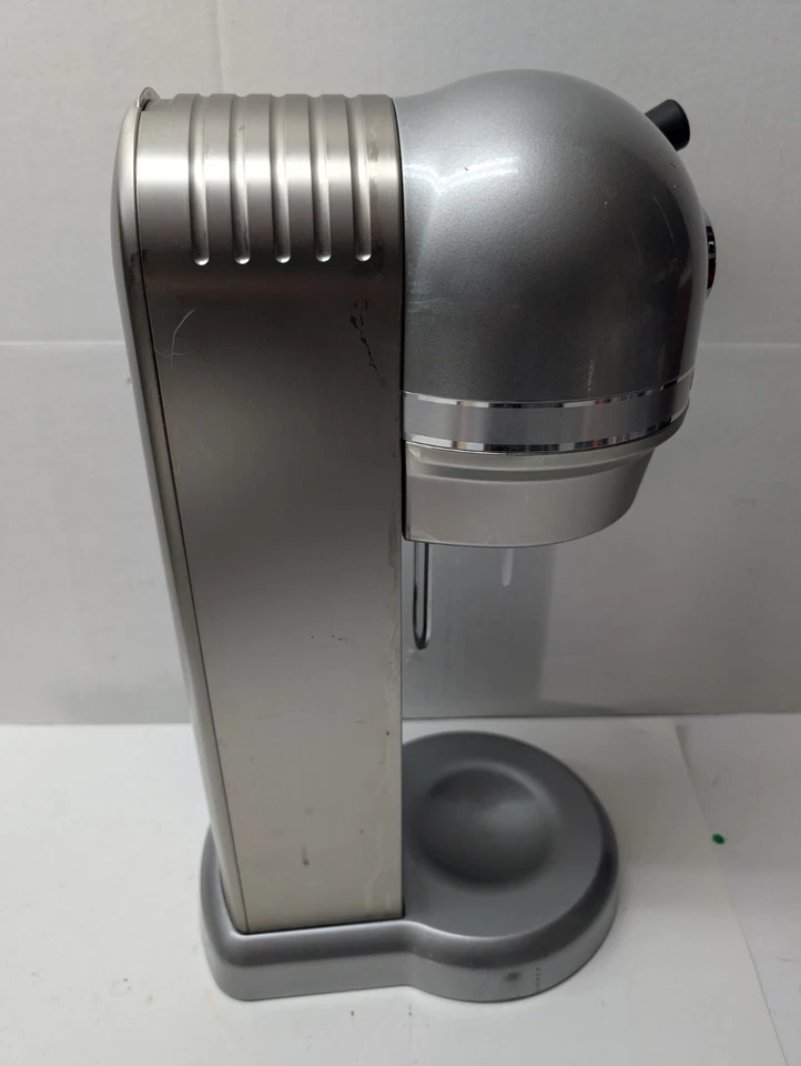Kitchenaid KSS1121CU Máquina de bebidas espumosas alimentada por Soda Stream gris plata Foto 3 de 4