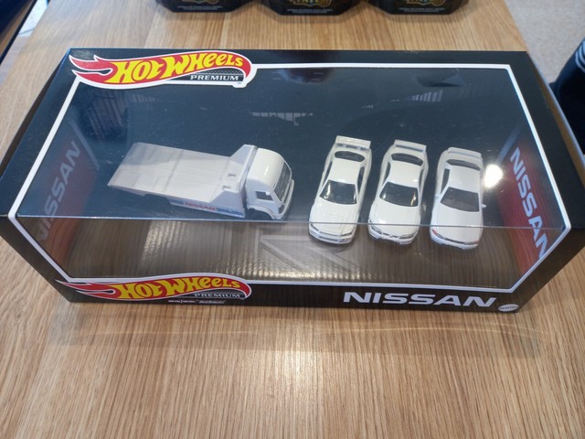 Custom 21 Hot Wheels Nissan Skyline Gt R Premium Garage 2 X R32 R33 R34 Rig For Sale Online Ebay