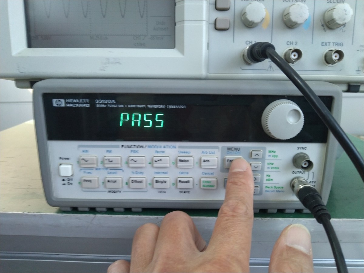 HP Agilent 33120A 15 MHz Function / Arbitrary Waveform Generator 