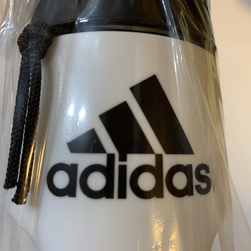 Botella de agua 750 Adidas 25 oz - blanca/negra. NUEVO LIBRE DE BPA - Imagen 7 de 8