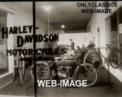 VINTAGE HARLEY DAVIDSON MOTORCYCLE BICYCLE DEALER SHOWROOM 8X10 PHOTO  AMERICANA