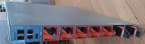 Juniper QFX5100-24Q-3AFO Switch 24 QSFP+ Ports 2x QFX-EM-4Q Modules AFO Airflow