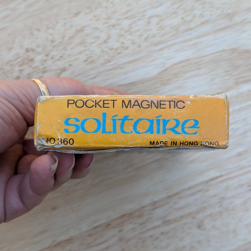 Solitaire Magnetic Pocket Version, Red Pieces Vintage 1990s, Missing 1 piece. - Picture 5 of 8